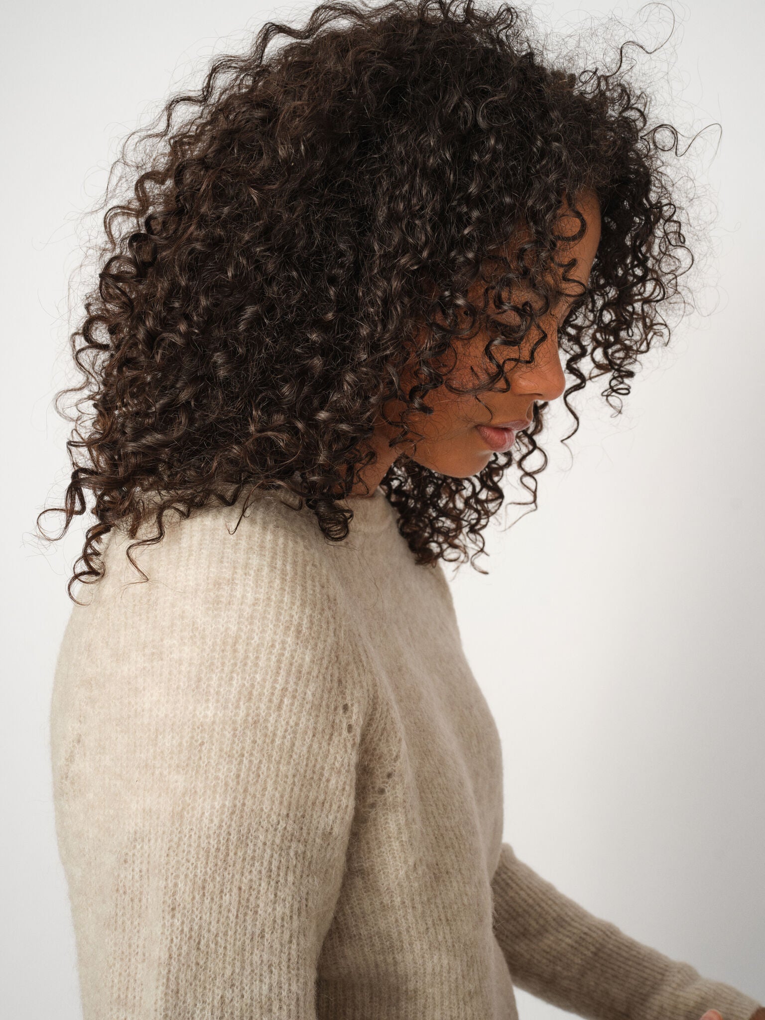 Modelshot / Feather Gray / Detail